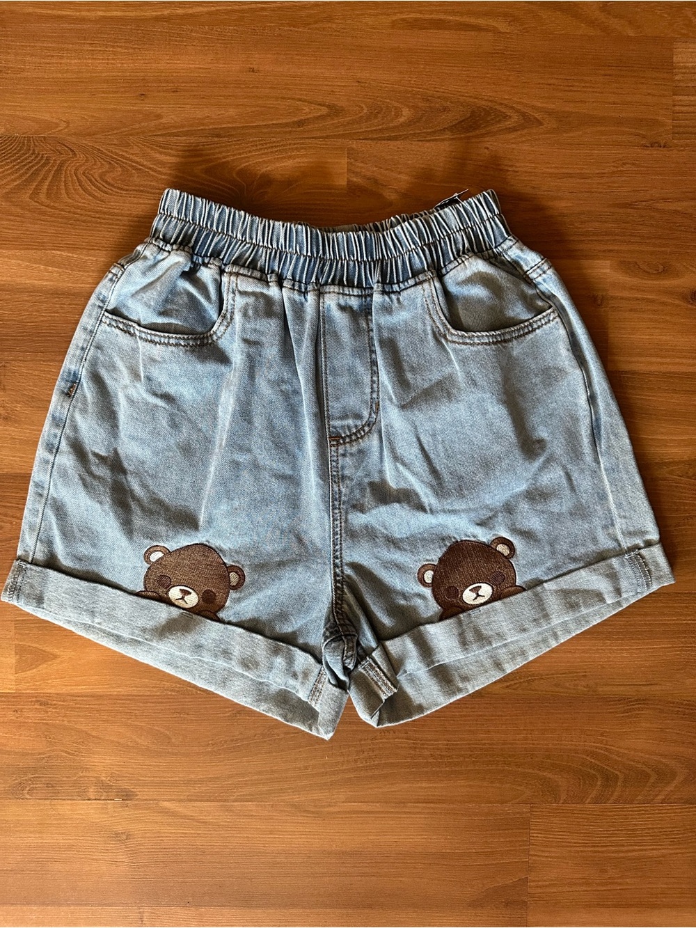 🆕 Hot Topic Light Blue Denim Mom High Waist Shorts with Embroidered Bear Patch